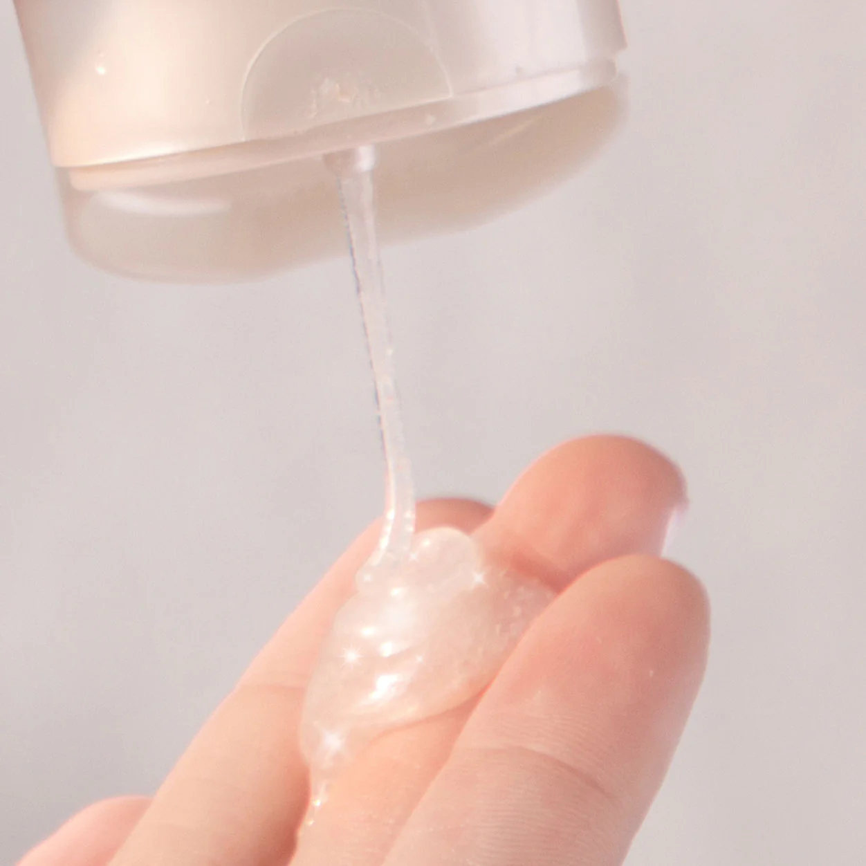1333-aha-bha-exfoliating-cleanser-12.webp AHA/BHA Exfoliating Cleanser