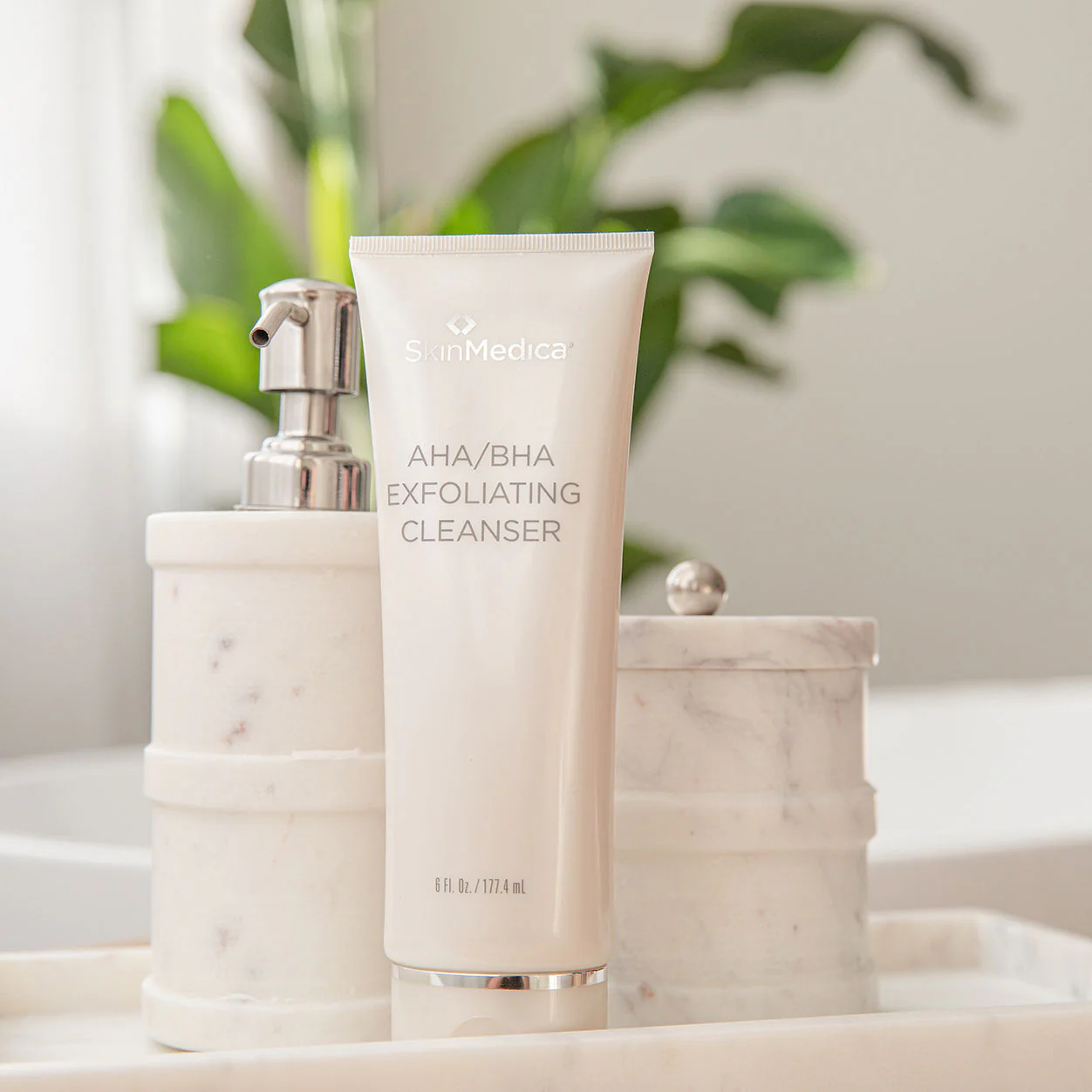 1333-aha-bha-exfoliating-cleanser-13.webp AHA/BHA Exfoliating Cleanser
