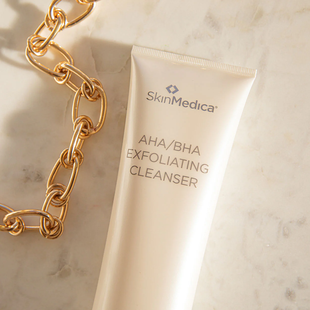 1333-aha-bha-exfoliating-cleanser-14.webp AHA/BHA Exfoliating Cleanser