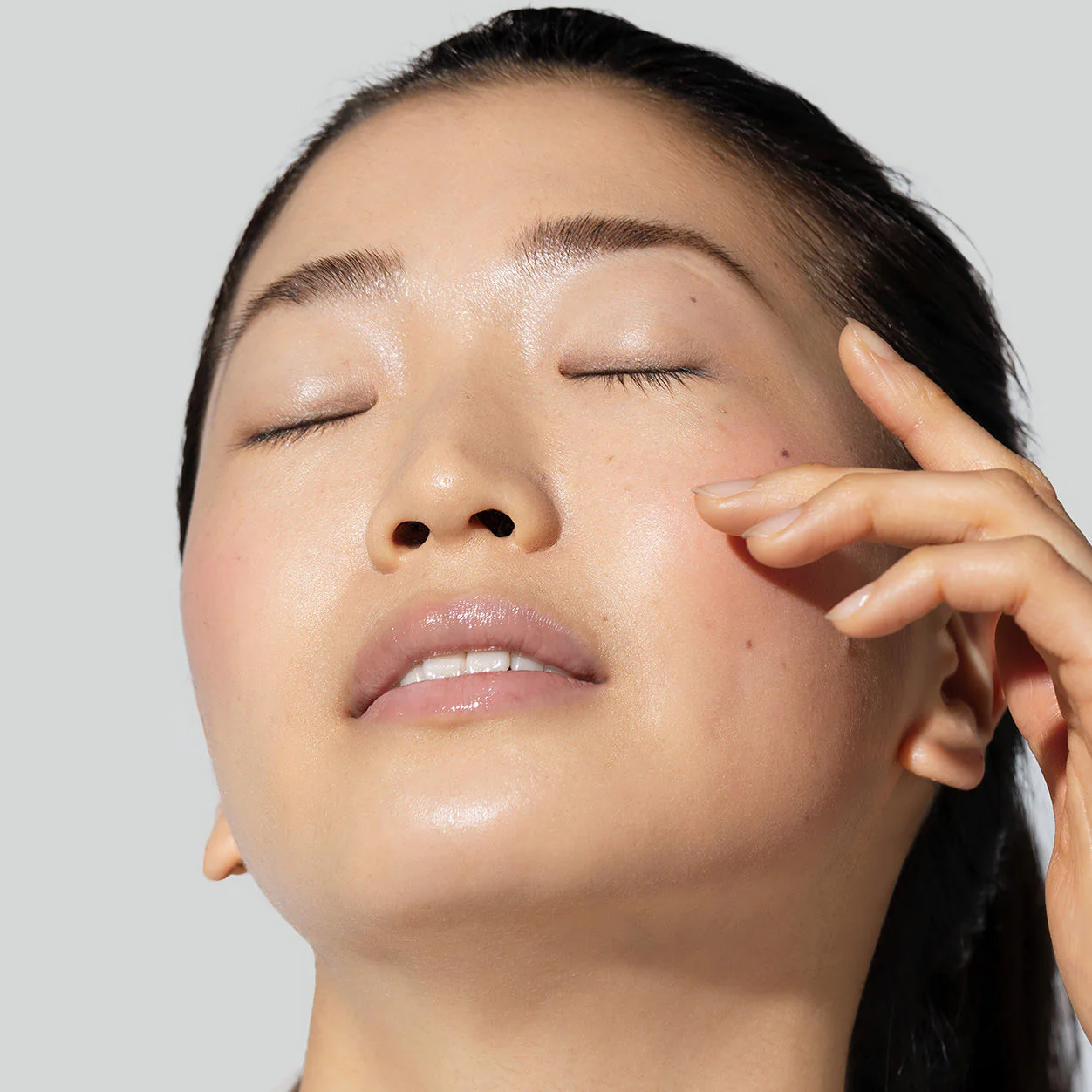 2180-biolumin-c-gel-moisturizer-3.webp BioLumin-C Gel Moisturizer