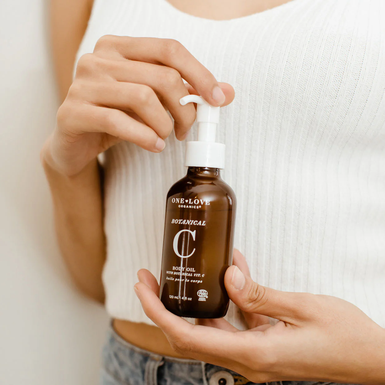 2424-botanical-c-body-oil-5.webp Botanical C Body Oil