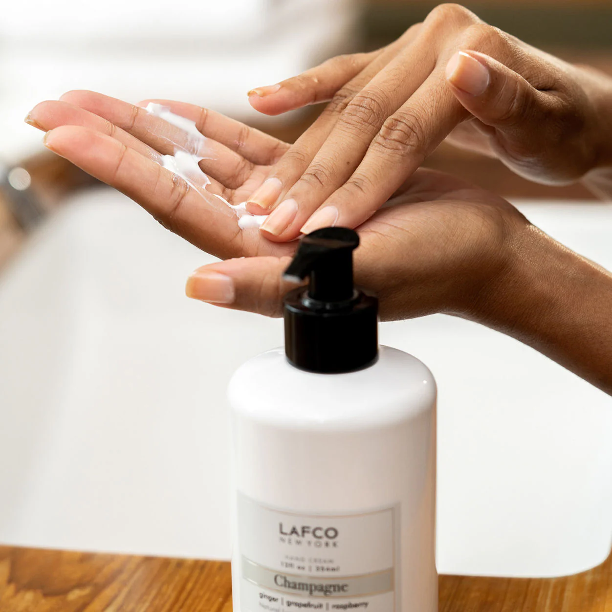 2839-champagne-hand-cream-8.webp Champagne Hand Cream