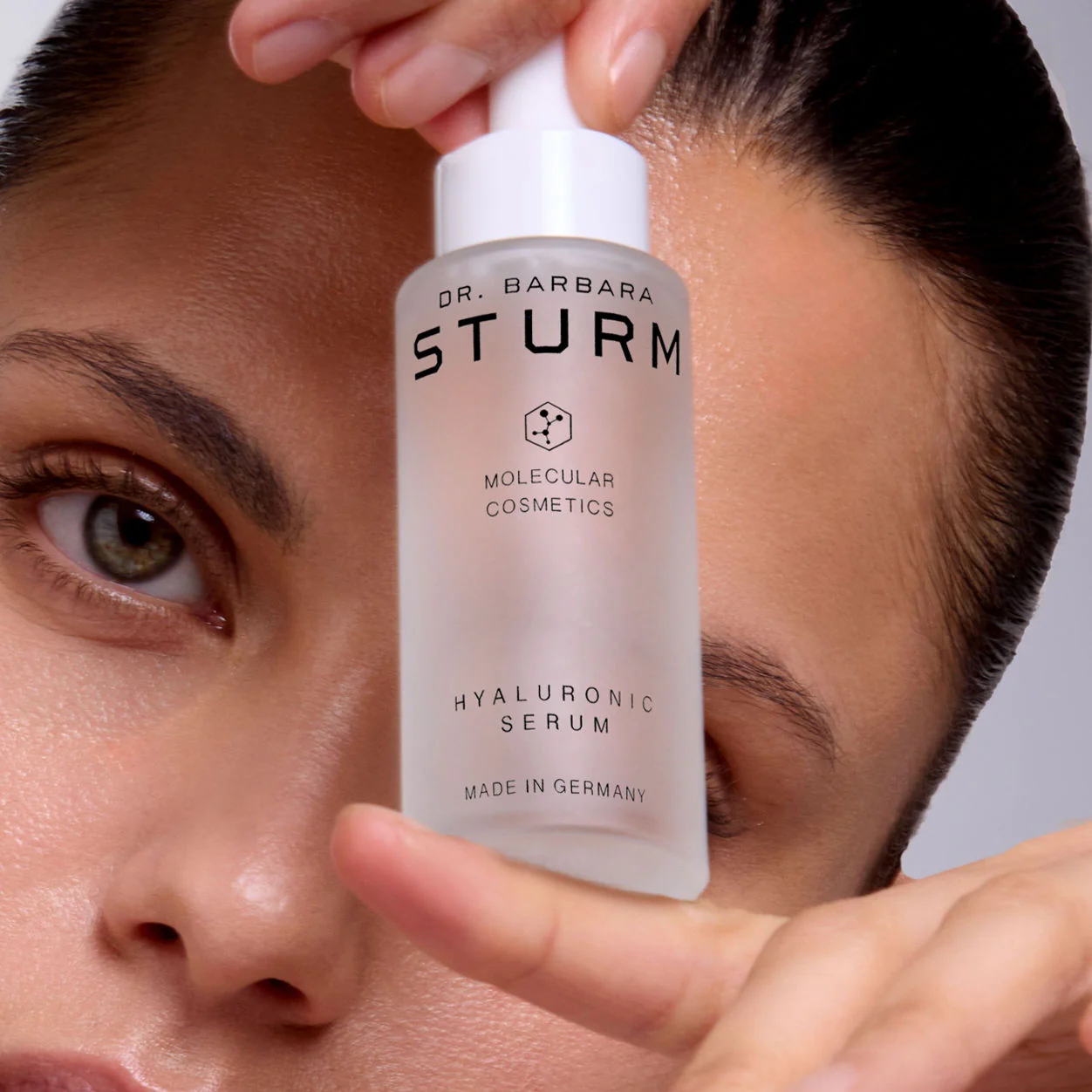 299-hyaluronic-serum-home-away-set-4.webp Hyaluronic Serum Home & Away Set