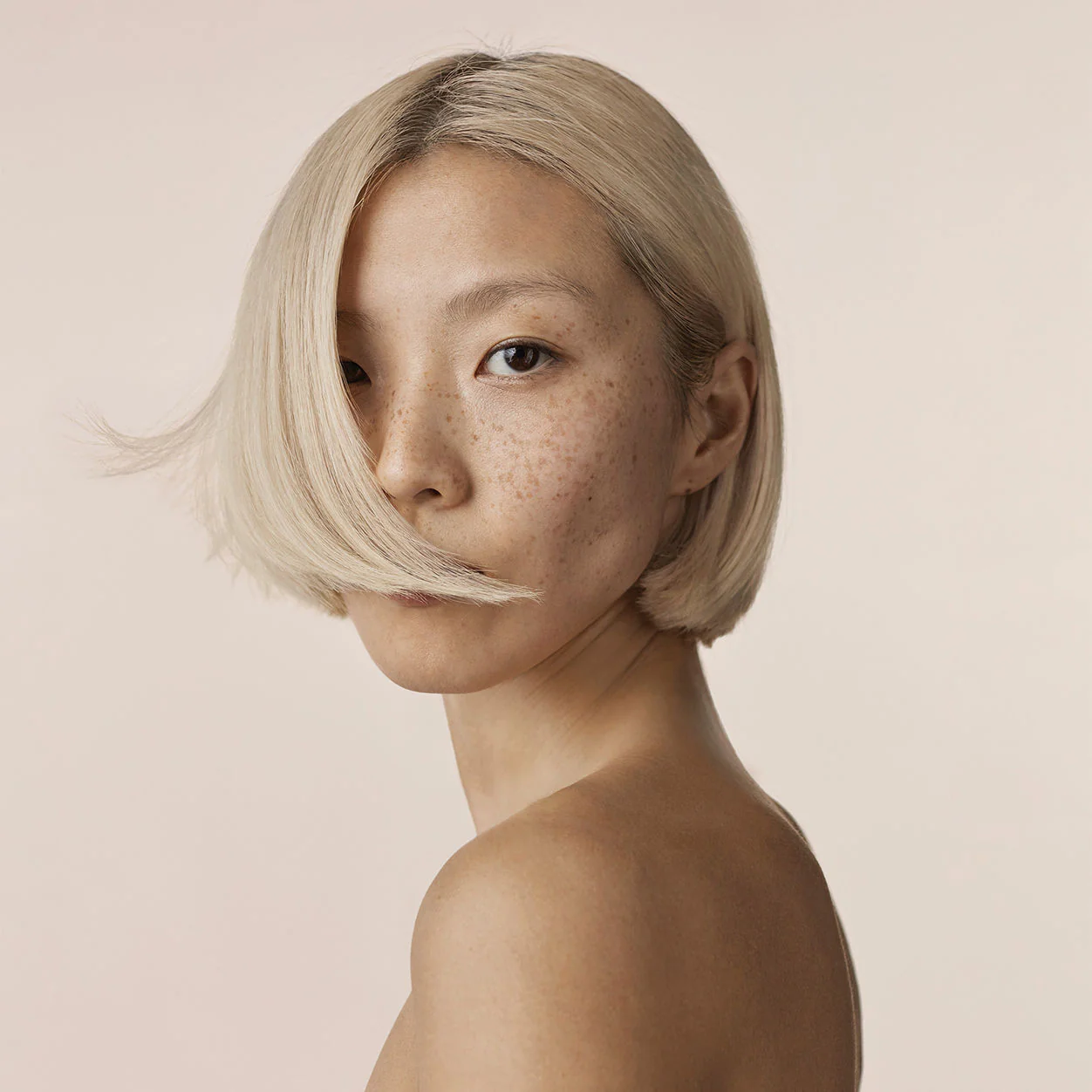 3175-colorkick-illuminating-mask-6.webp Colorkick Illuminating Mask