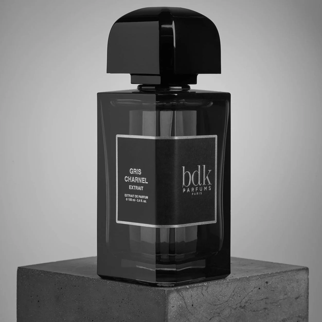5511-gris-charnel-extrait-de-parfum-3.webp Gris Charnel Extrait de Parfum